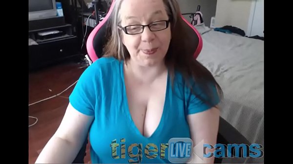 Naughtylilblue On Chaturbate *Shows Boobs & Ass*