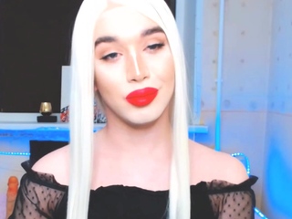 Awesome Shemale Masturbate On Cam
