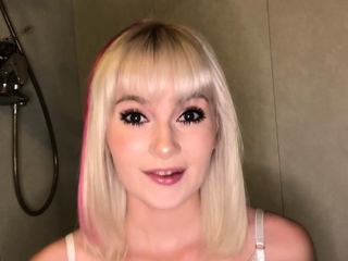 amateur blonde solo webcam
