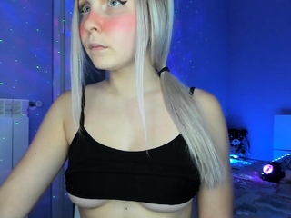 Amateur Webcam Cute Teen Plays Solo with Big Dildo